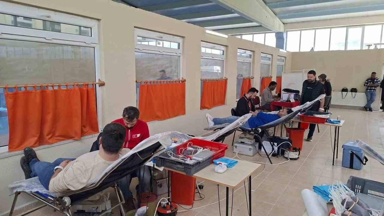 Hisarcık’ta Cumhuriyet İlkokulu’nda 7 saatte 101 ünite kan bağışı toplandı