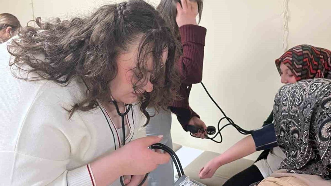 Hitit Üniversitesi İskilip'te 'Zamanın Sessiz Tanıklarıyla Aktif ve Sağlıklı Yaşlanma' etkinliğiyle kadınlara bilgilendirme yapıldı