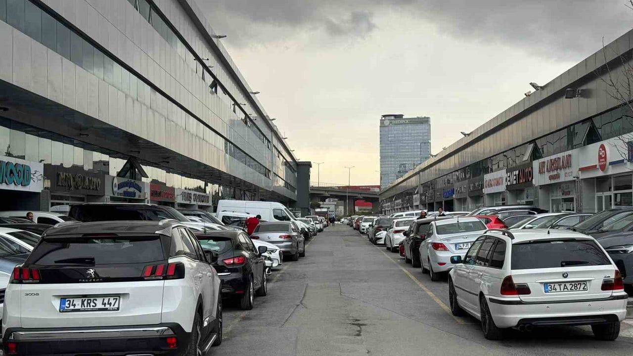 Hürmüz Boğazı gerilimi ve akaryakıt zamları ikinci el otomobil piyasasını durma noktasına getirdi