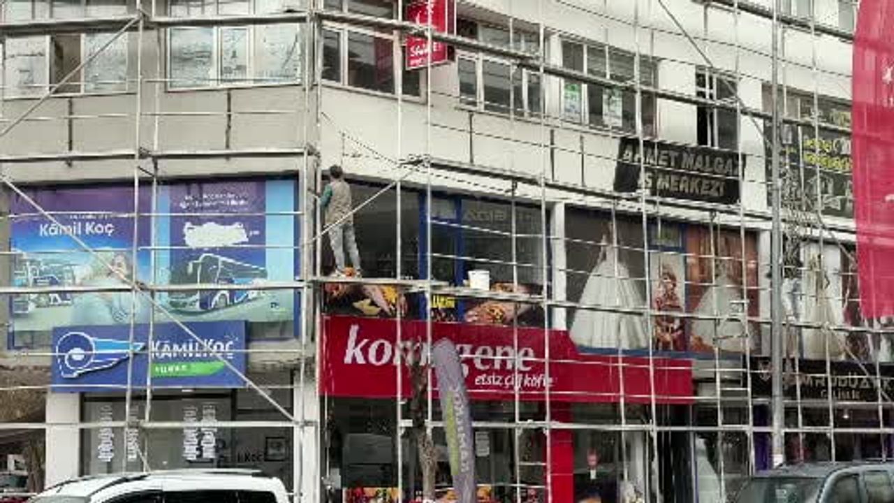 Iğdır'da dış cephe çalışmasında güvenlik ihmali: Yaya güvenliği sağlanmadı