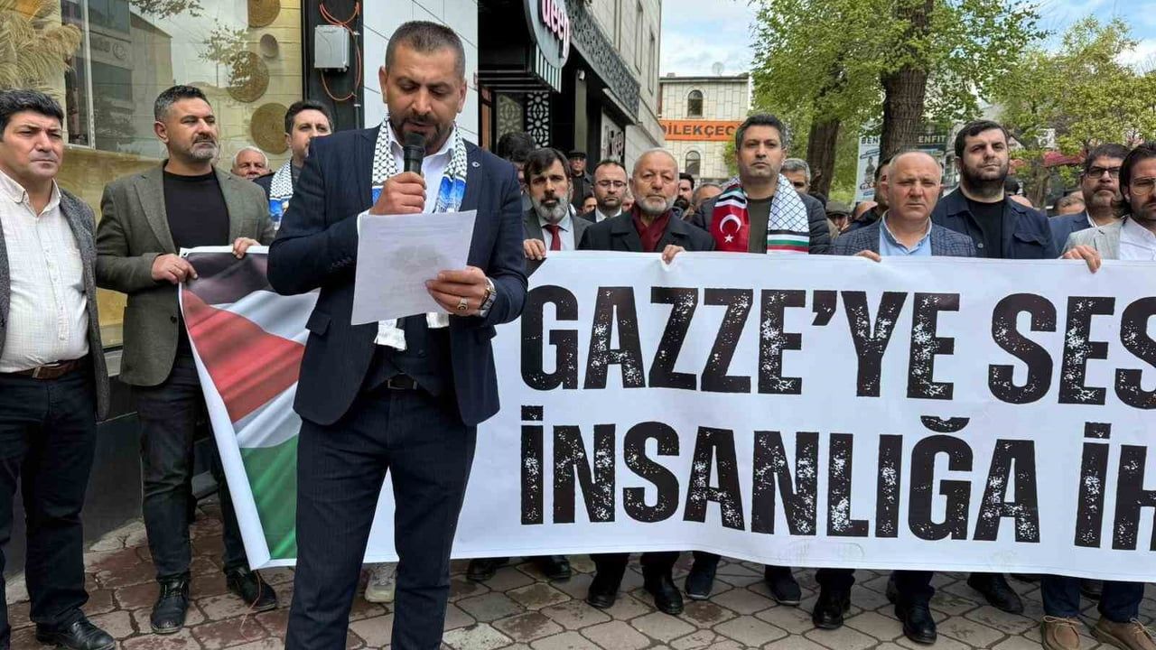 Iğdır'da Filistin'e Destek Platformu'ndan Cuma Namazı Sonrası Açıklama: Sumud Filosu'na Tam Destek