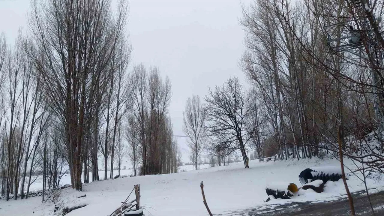 Iğdır’da Nisan’da kar etkili: Merkezde yağmur, yüksek kesimlerde kar