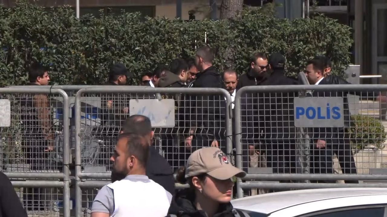 İl Emniyet Müdürü Selami Yıldız Levent'teki çatışma bölgesinde inceleme yaptı