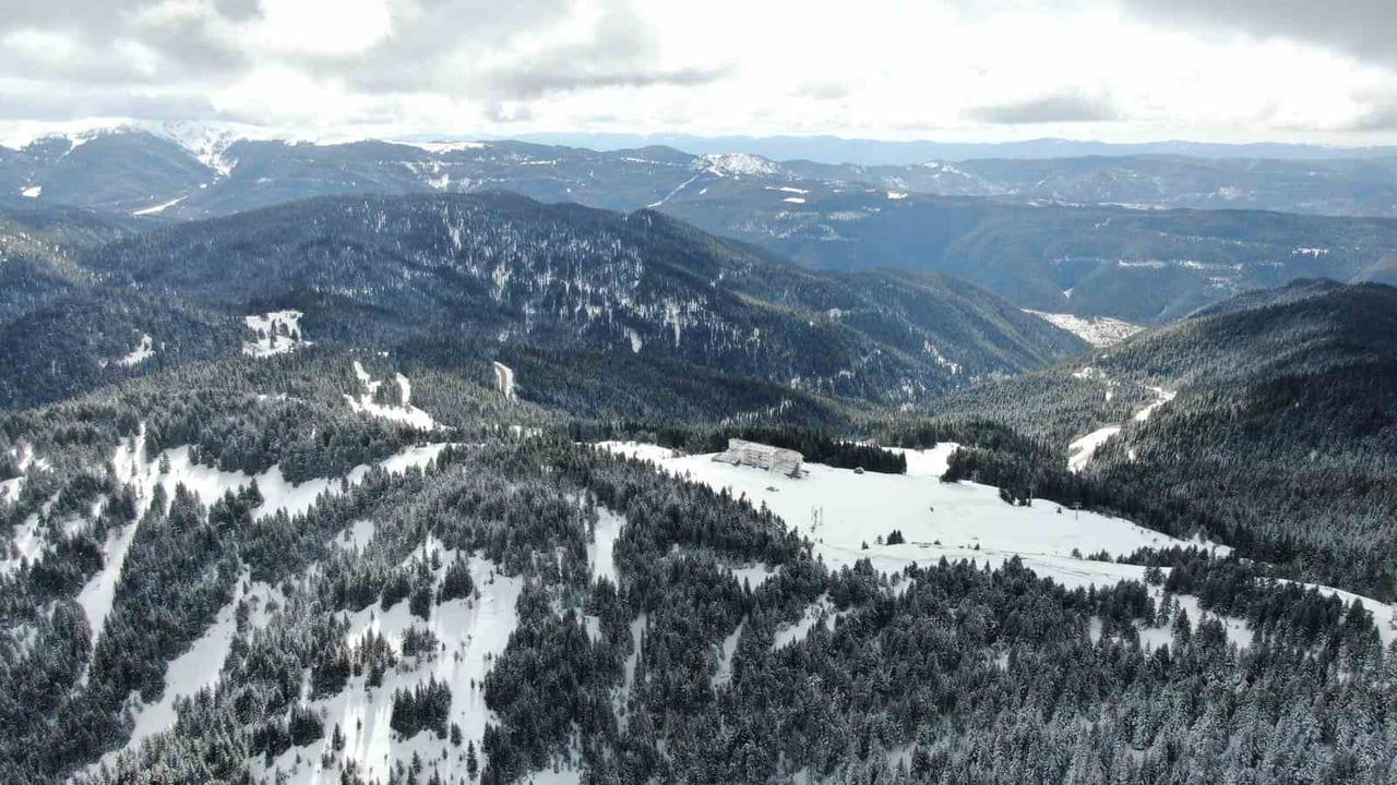 Ilgaz Dağı Milli Parkı Nisan Karıyla Beyaza Büründü