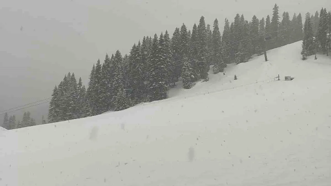 Ilgaz Dağı'nda Nisan Ayının İlk Haftasında Kar: Turizm Alanı Yeniden Beyaza Büründü