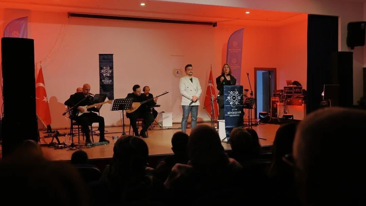 İncirliova'da "Anadolu’dan Türküler" konseri yoğun katılımla gerçekleştirildi