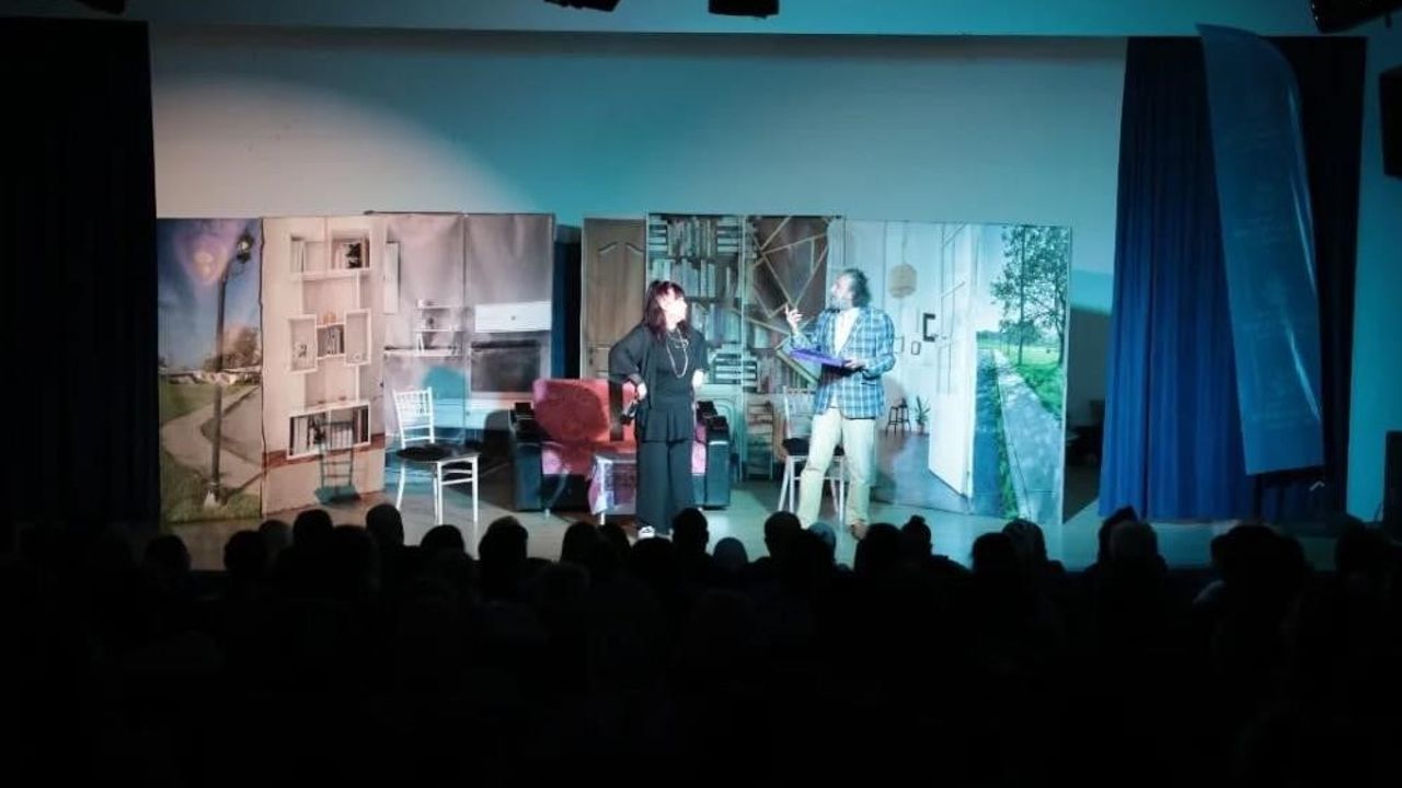 İncirliova Kültür ve Sanat Şenliği'nde 'Oğluma Kız mı Yok' yoğun ilgiyle sahnelendi