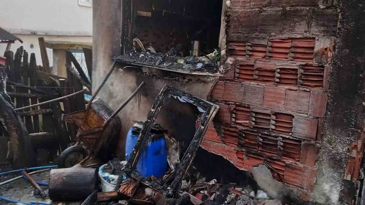 İnebolu'da mutfakta çıkan yangın vatandaş müdahalesiyle söndürüldü