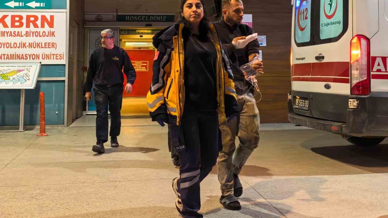 İnegöl Alibeyköy'de yem karma makinesine elini kaptıran genç yaralandı