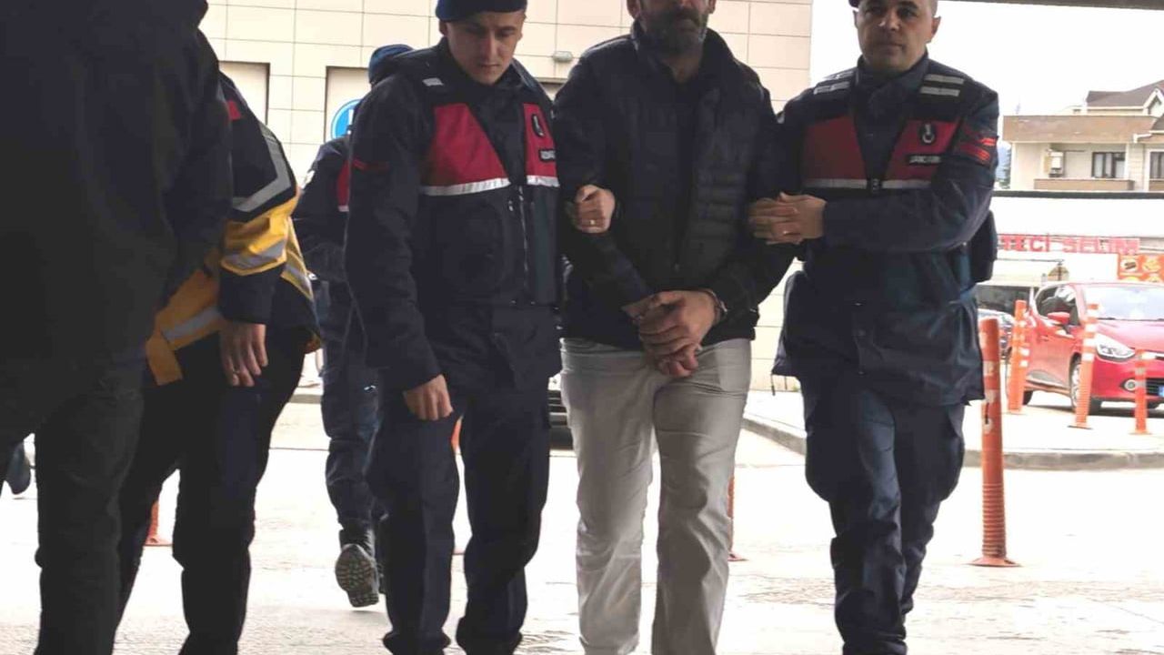 İnegöl'de hırsızlıktan kesinleşmiş 8 yıl hapis cezası bulunan şahıs jandarma tarafından yakalandı