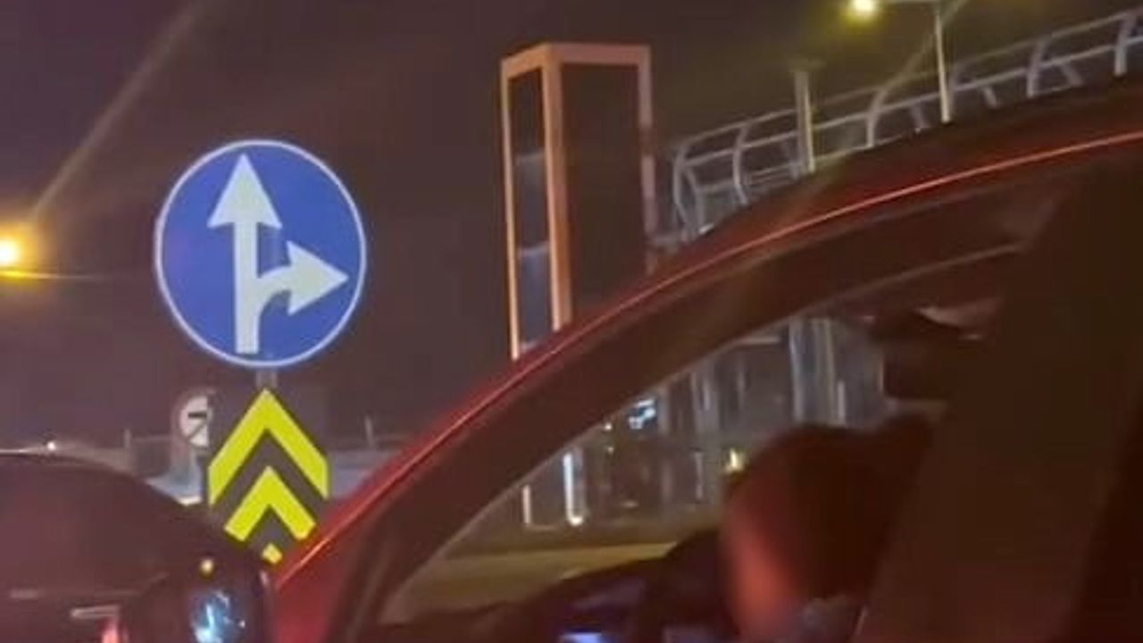 İnegöl'de Kucağında Çocukla Araç Kullanan Sürücü Tepki Topladı