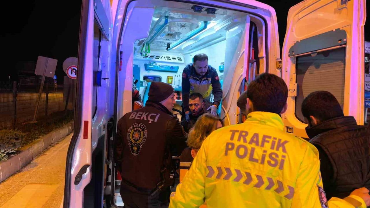 İnegöl'de Yağlı Tohumlar kavşağında zincirleme kaza: Araçlar çarpıştı, yaralılar var