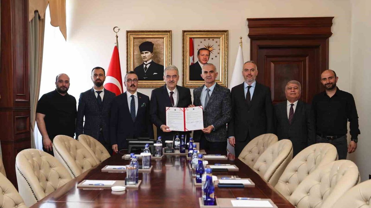 İnegöl Mahmudiye’ye 4 Birimli Aile Sağlığı Merkezi için Bağış Protokolü İmzalandı