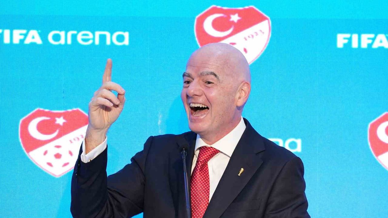 Infantino, Riva'daki FIFA Arena Açılışında Çocukların 'Türkiye' Tezahüratına Eşlik Etti