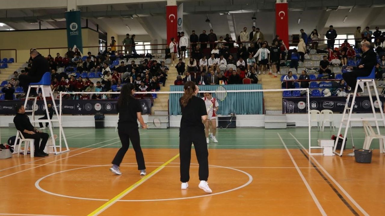 İnönü Üniversitesi ev sahipliğinde Badminton Bölgesel ve Süper Lig müsabakaları başladı