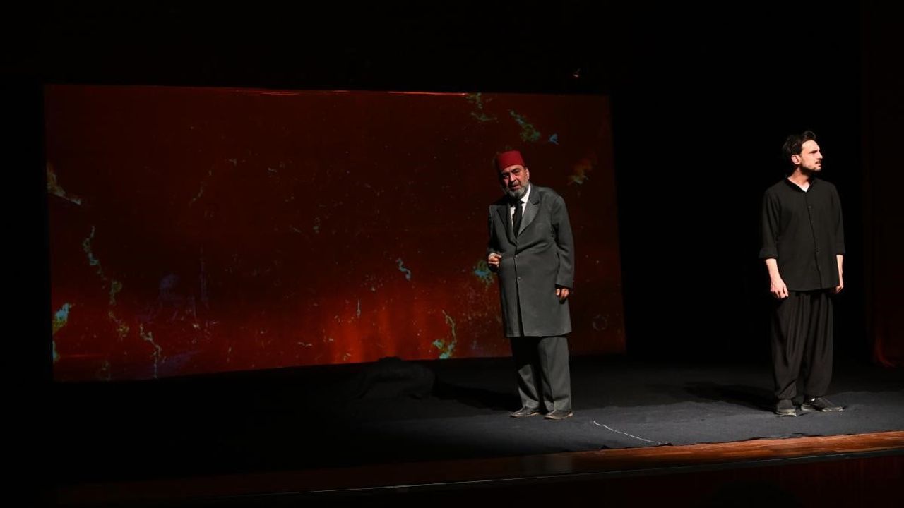 İnönü Üniversitesi'nde 'Firavunla Yüz Yüze' oyunu sahnelendi