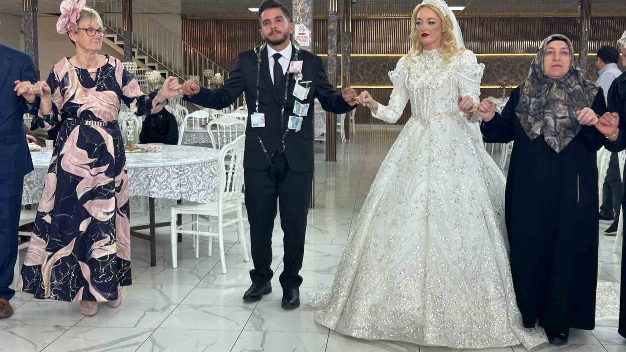 İskoçyalı Gelin Van Usulü Düğünde Türk Kültürüne Uyum Sağladı