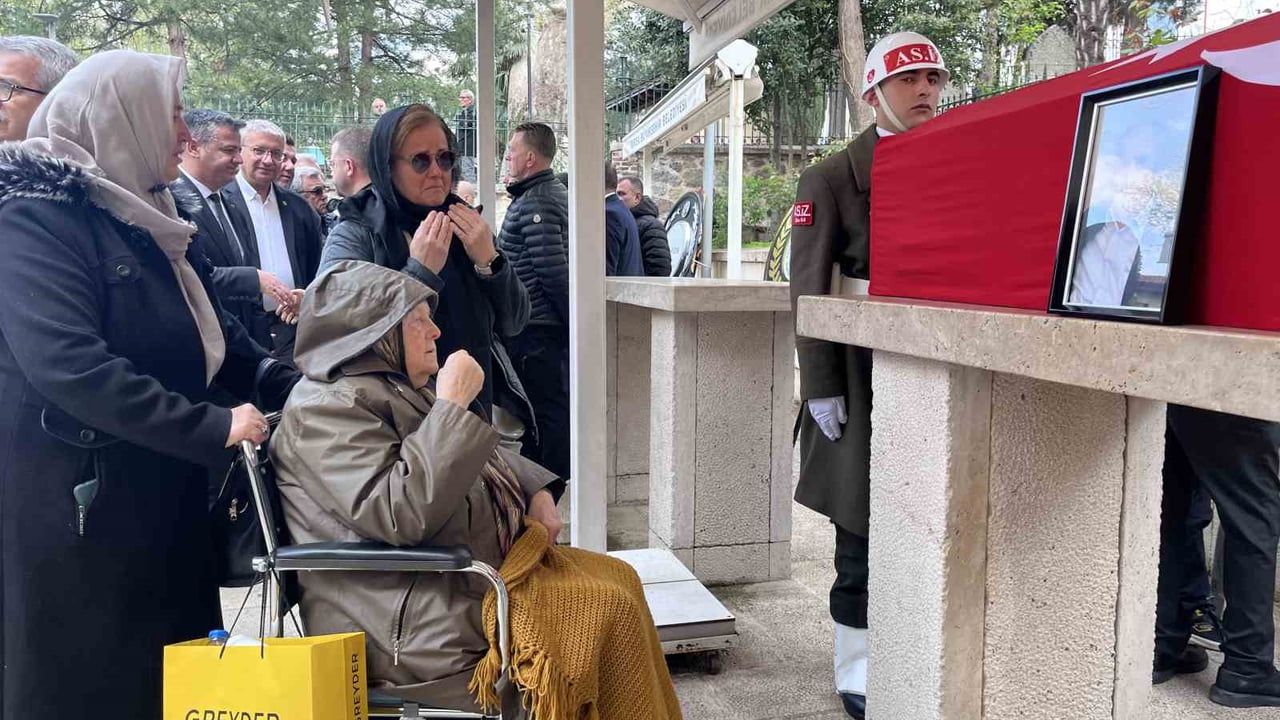 İsmet Büyükataman’ın kayınpederi Ekrem Yurdacan Ulu Camii’nde son yolculuğuna uğurlandı