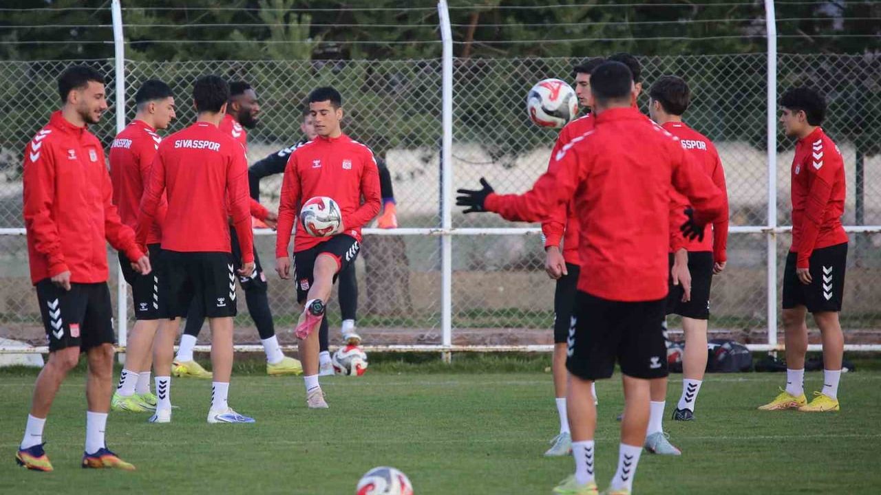 İsmet Taşdemir: Kalan 6 müsabakayı kazanıp play-off’a girmeyi hedefliyoruz