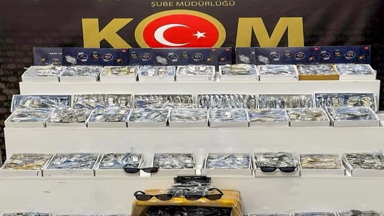 Isparta'da kaçakçılık operasyonu: Binlerce ürün ve silah ele geçirildi, 11 kişi hakkında işlem