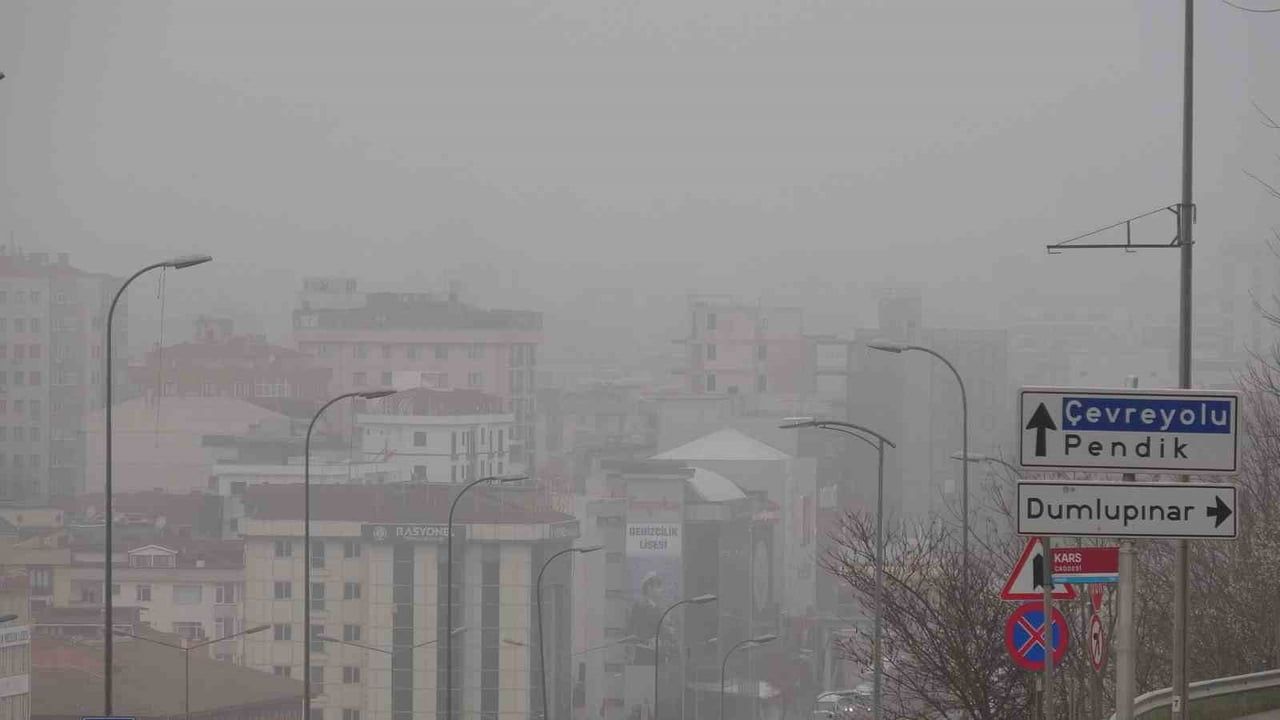 İstanbul Anadolu Yakası'nda Yoğun Sis Ulaşımı Olumsuz Etkiledi