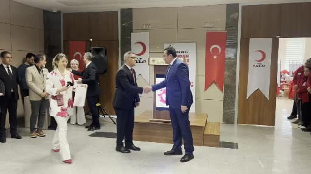 İstanbul Bölge Adliye Mahkemesi'nde kan bağışında bulunan personele plaket verildi