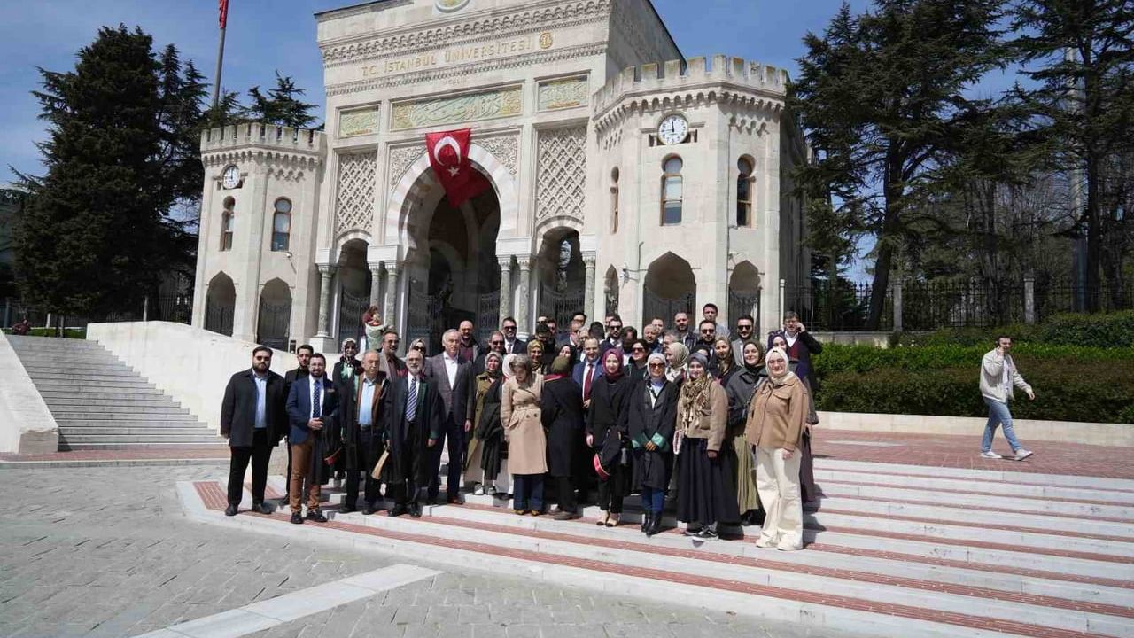 İstanbul'da hukukçular Beyazıt Meydanı'nda İsrail'in 'idam yasası'nı protesto etti