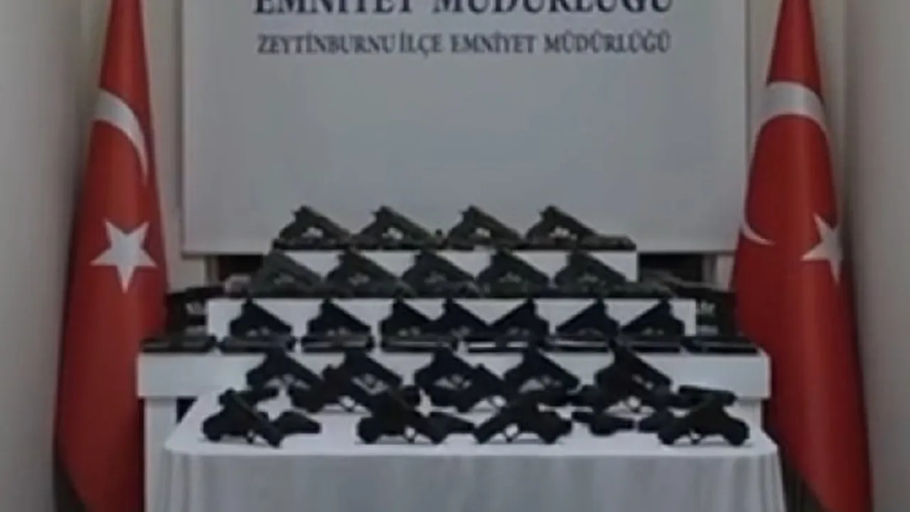 İstanbul'da kaçak silah operasyonu: Zeytinburnu ve Sultangazi'de 91 tabanca ele geçirildi