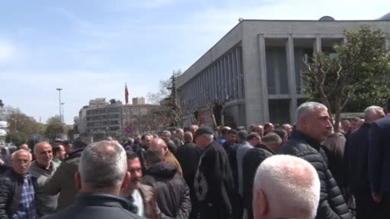 İstanbul Özel Halk Otobüsü Esnafı Saraçhane’de Uardı: Ücretsiz Taşıma Durabilir