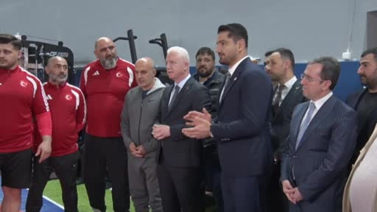 İstanbul Valisi Davut Gül, Grekoromen Milli Takımı'nın Sarıyer Kampını Ziyaret Etti