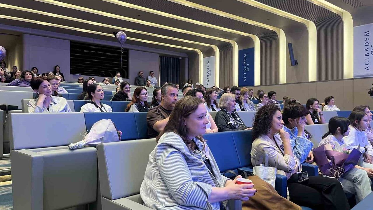 İzmir'de 'Bir Umut da Sizden Olsun' etkinliği: Bebeklikte kanseri yenen çocuklar umut verdi