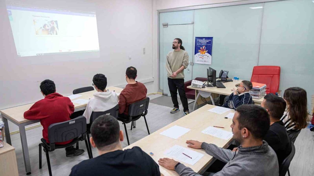 İzmir'de Destekli İstihdam Ofisi İŞ-İN Programı ile Engelli Gençleri İstihdama Hazırlıyor