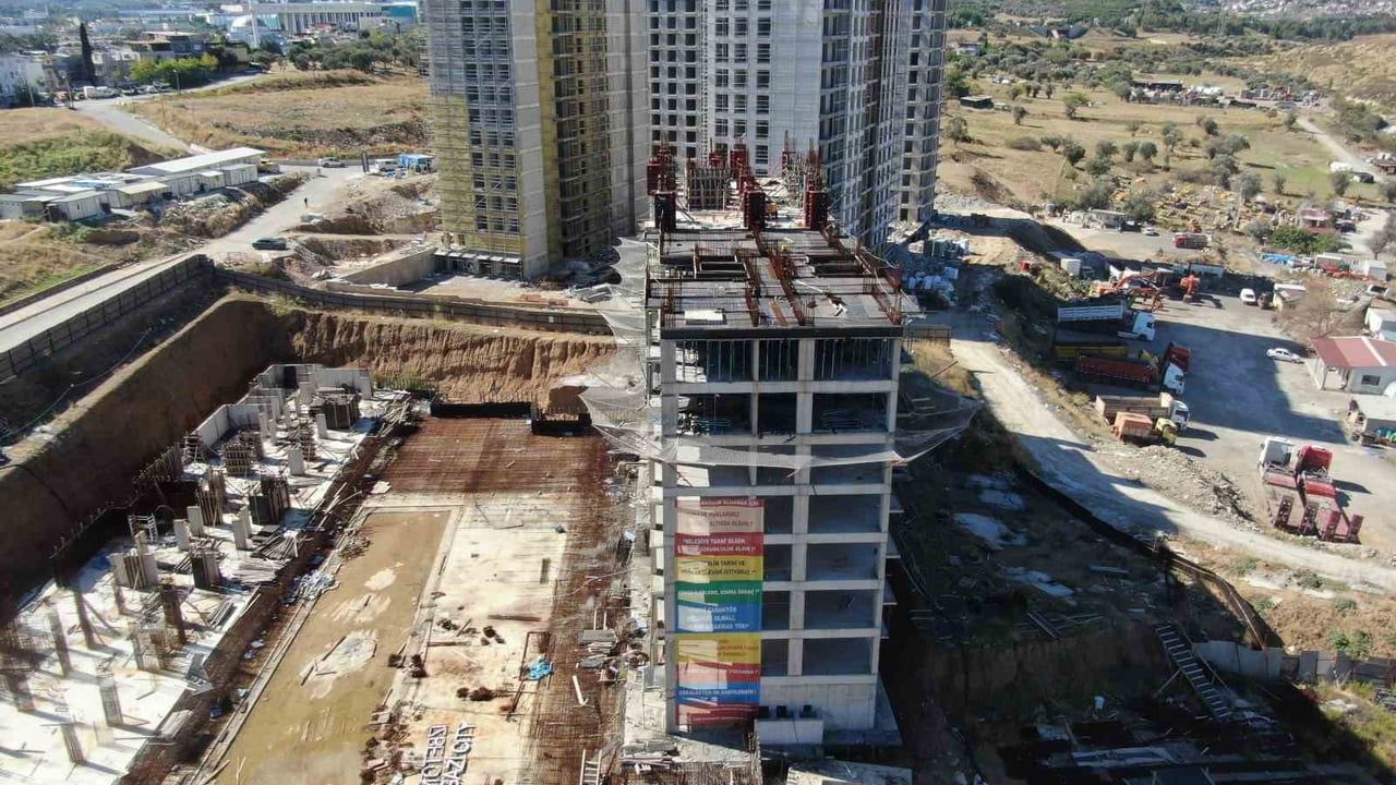 İzmir'de İZBETON soruşturmasında 9 şüpheli adliyeye sevk edildi