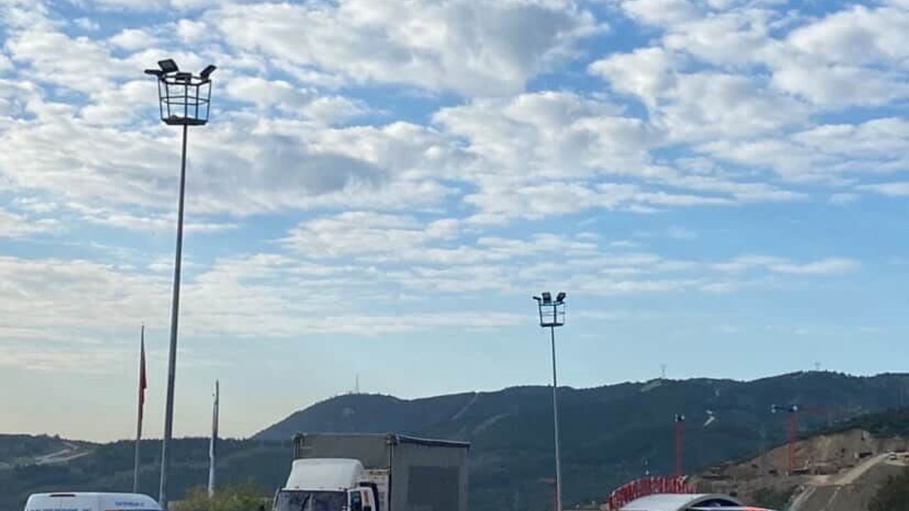 İzmir'de park halindeki otomobilde silahlı saldırı: Nazlı Yılmaz yaşamını yitirdi, şüpheli ağır yaralı