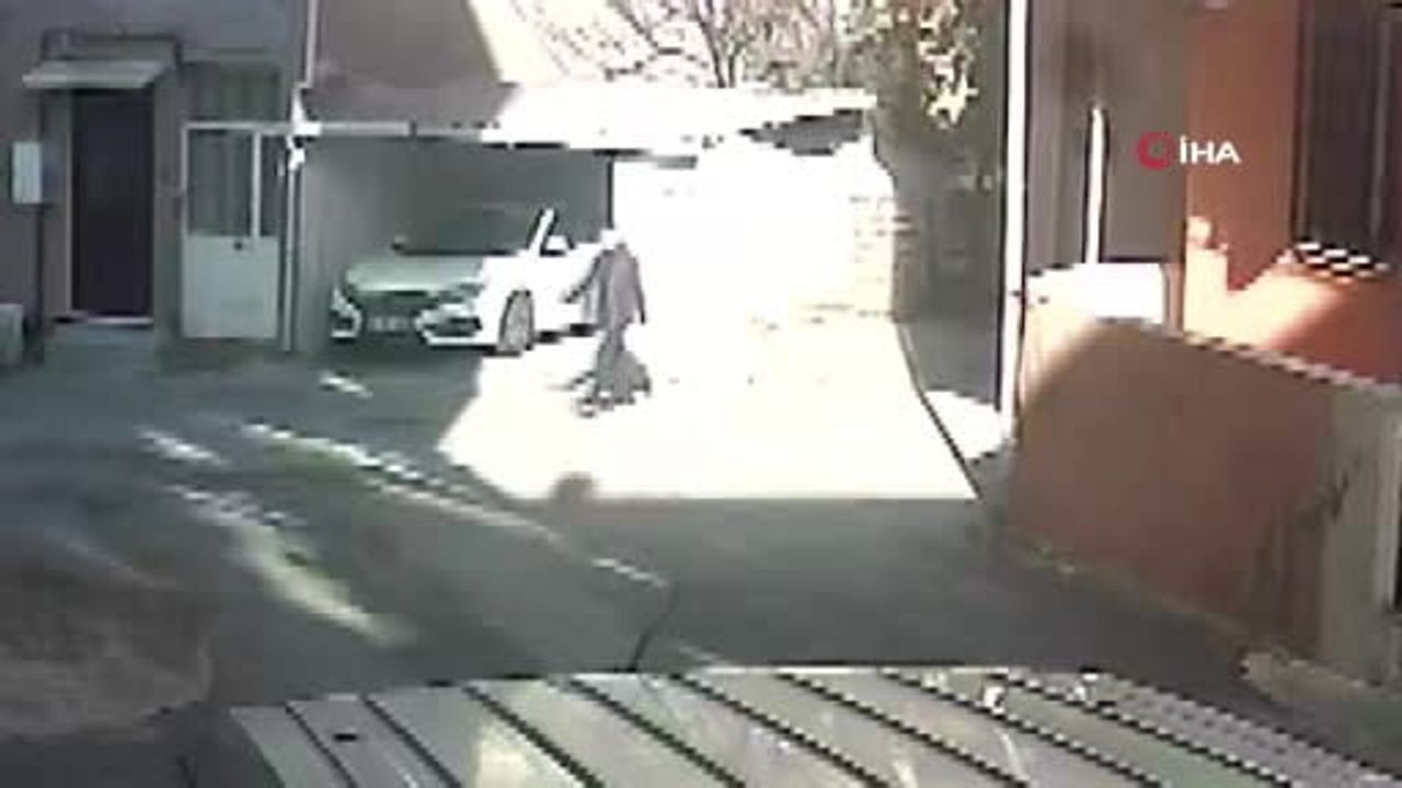 İzmir'de parkta 2 yaşındaki çocuğu bıçakla yaralayan şüpheli tutuklandı