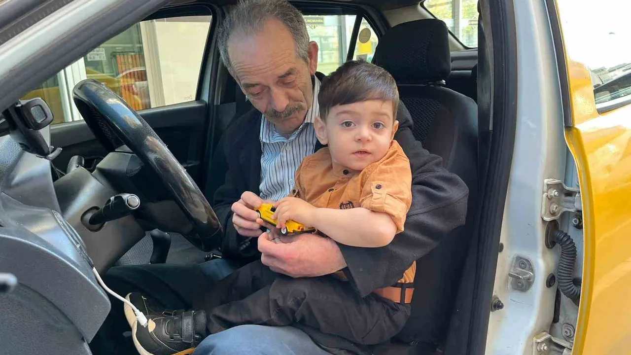 İzmir Taksicilerinden DMD Hastası Deniz Eymen İçin Valilik Onaylı Yardım Kampanyası