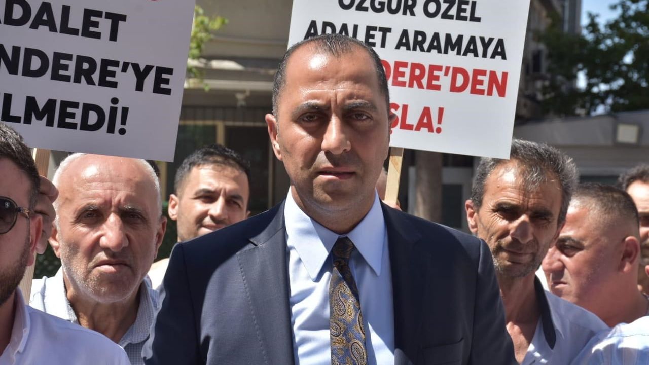 İzmir Uzundere'de kentsel dönüşüm mağdurları CHP yönetimine tepki gösterdi