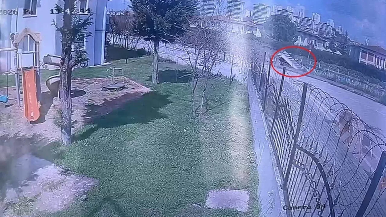 İzmit’te kamyonet demir korkulukları kırarak dereye düştü; sürücüye dakikalarca kalp masajı yapıldı