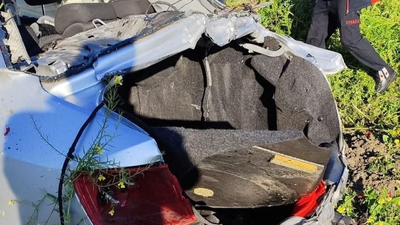 Kadirli'de otomobil ile tanker çarpıştı: Toprakkale nüfus müdürlüğü çalışanı hayatını kaybetti