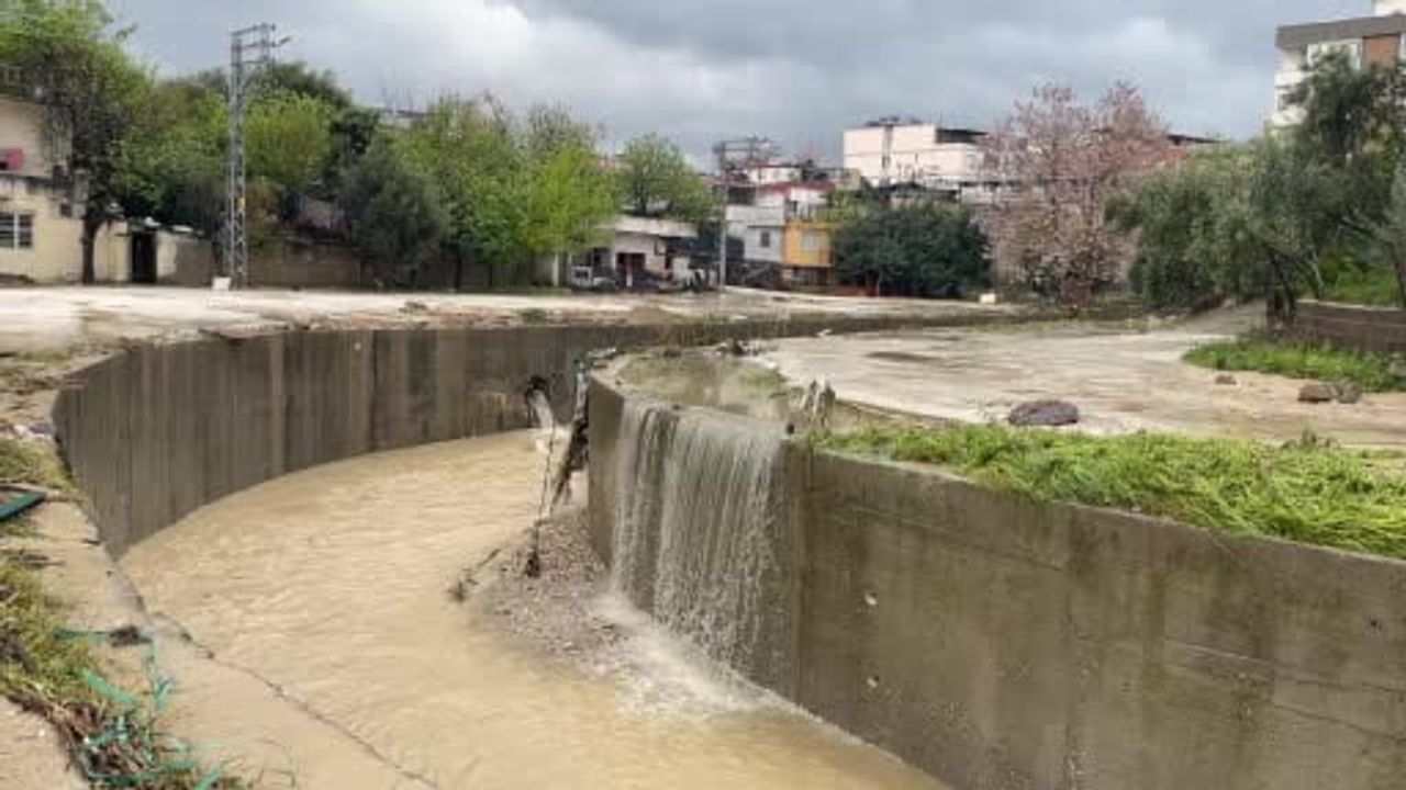 Kadirli’de sağanak sonrası taşkın: Bülbül Deresi ve Savrun Çayı çevresinde ev ve iş yerleri zarar gördü