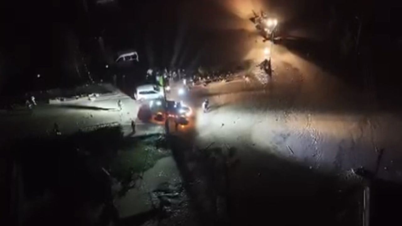 Kadirli'de taşkın: Sele kapılan araçta 2 kişi hayatını kaybetti, çevre illerden ekipler sevk edildi