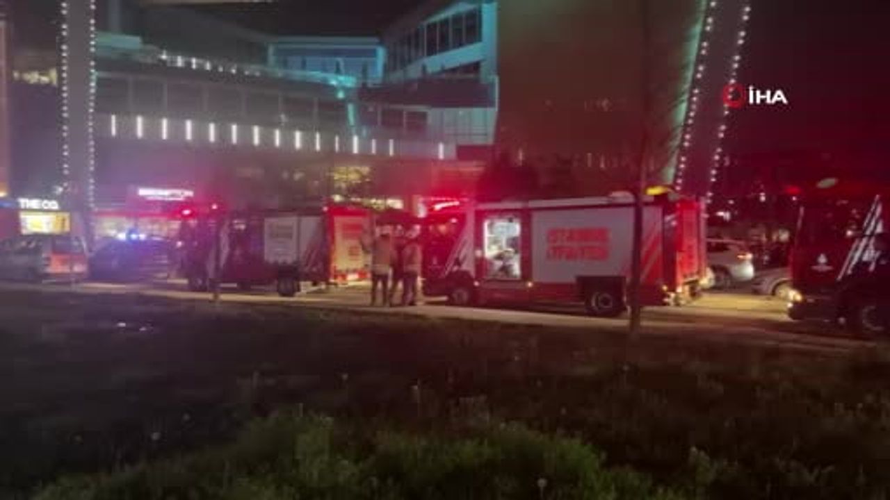 Kağıthane'de alışveriş merkezinde yangın; itfaiye müdahalesi sürüyor
