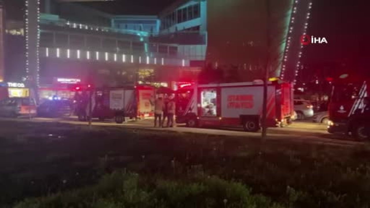 Kağıthane'de alışveriş merkezindeki mağazada yangın: Çalışan ve müşteriler tahliye edildi