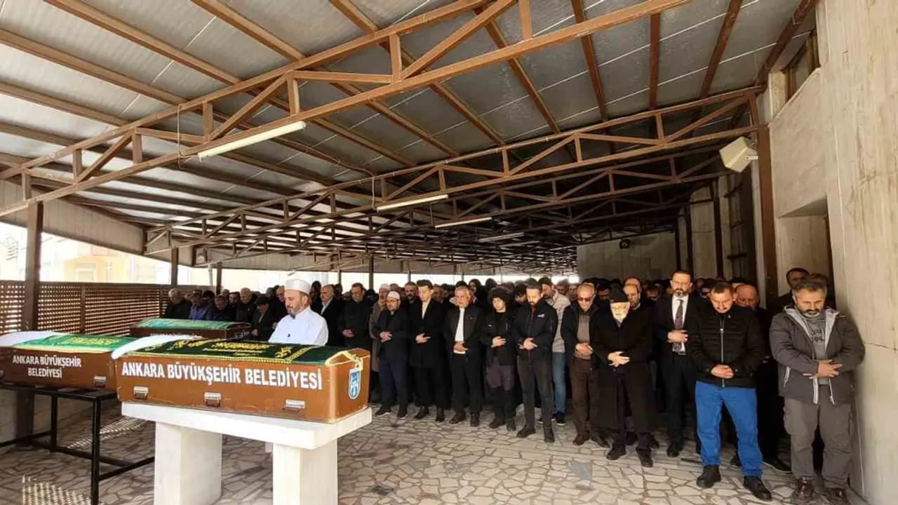 Kahramankazan’daki otobüs kazasında yaşamını yitiren 4 kişinin cenaze namazı Kızılcahamam’da kılındı