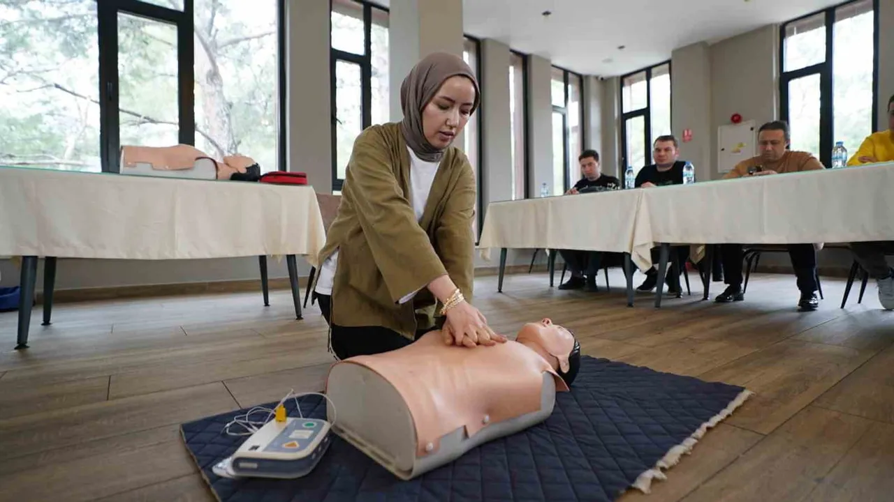Kahramanmaraş Büyükşehir Belediyesi personeline iki günlük ilk yardım eğitimi