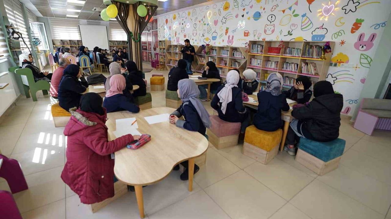 Kahramanmaraş'ta çocuklara yazarlık ilhamı: Yaşar Bayraktar ile "Çocuklar İçin Hikâye Atölyesi"