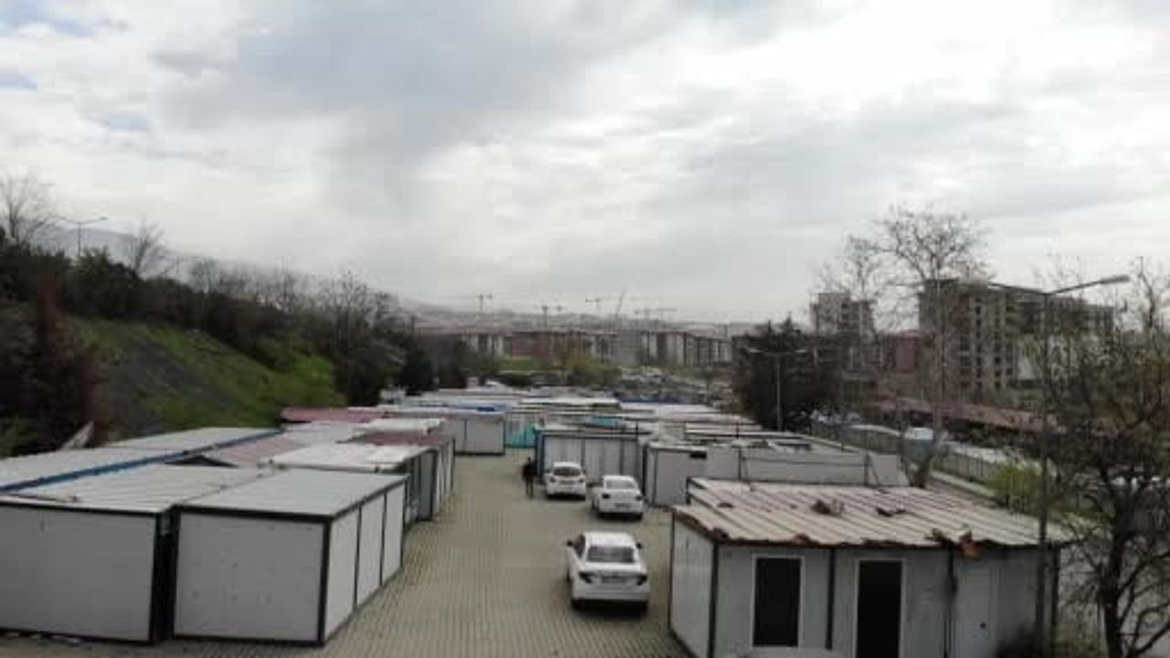 Kahramanmaraş’ta deprem sonrası kurulan konteyner çarşıların kaldırılma süreci resmen başladı