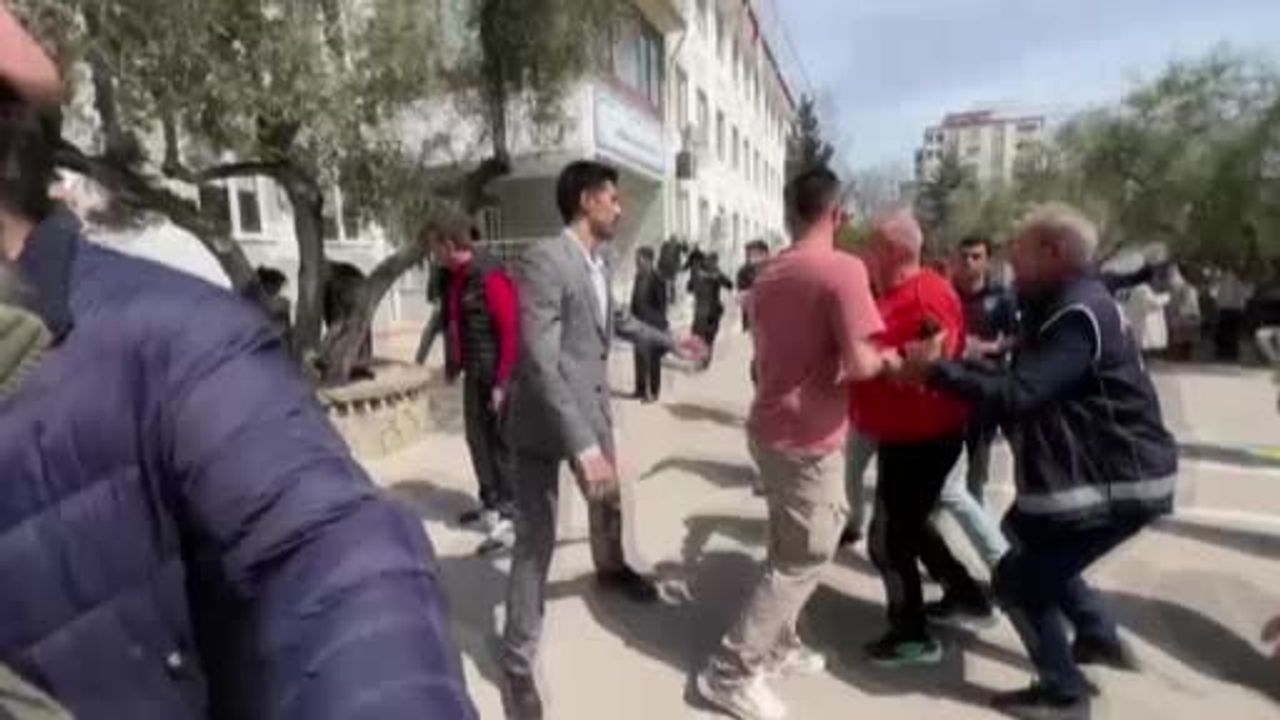 Kahramanmaraş'ta okul saldırısı: 8. sınıf öğrencisi babasına ait silahlarla 5. sınıftaki sınıfa ateş açtı