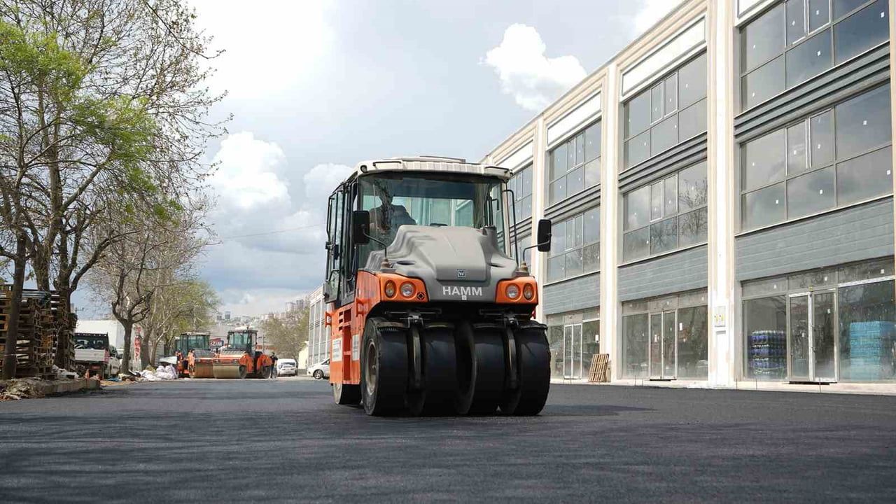 Kahramanmaraş'ta Toptancılar Sitesi'nde 3 kilometrelik sıcak asfalt çalışması