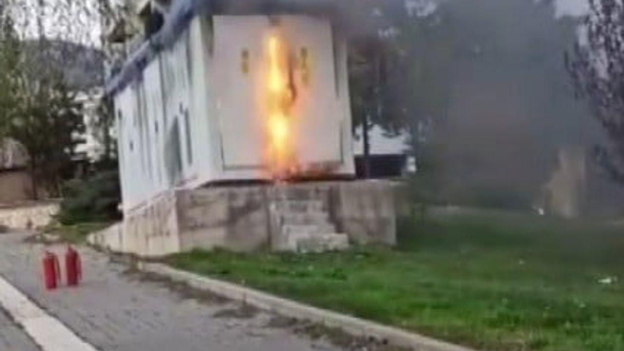 Kahramanmaraş’ta trafo yangını — Onikişubat Şehit Abdullah Çavuş Mahallesi'nde itfaiye müdahalesiyle söndürüldü